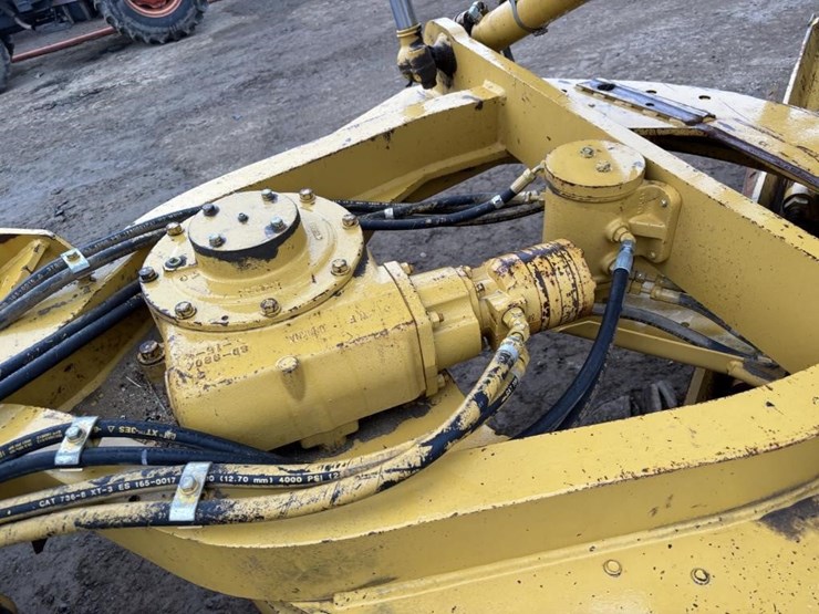 2005-caterpillar-143h-image-18