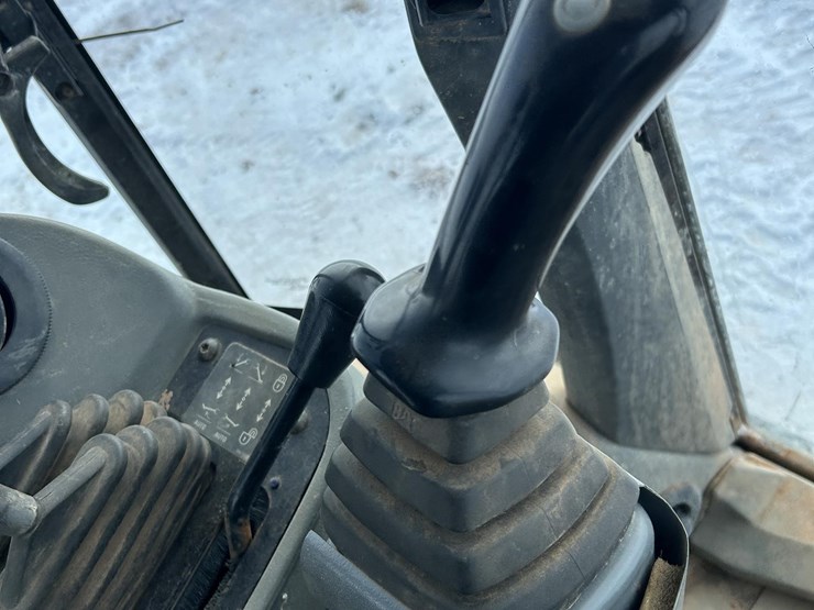 caterpillar-420d-image-70