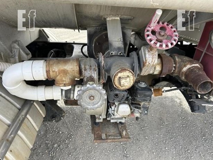 1985-freightliner-fld120-image-36