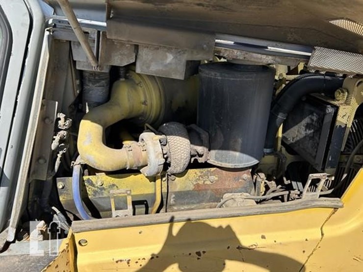 komatsu-d65ex-12-image-42