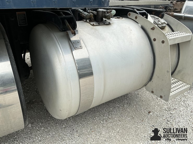 2013-peterbilt-386-image-17