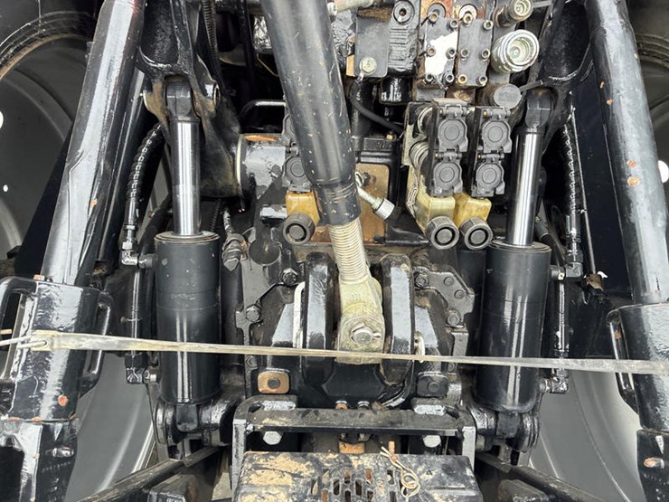 case-ih-magnum-190-image-31