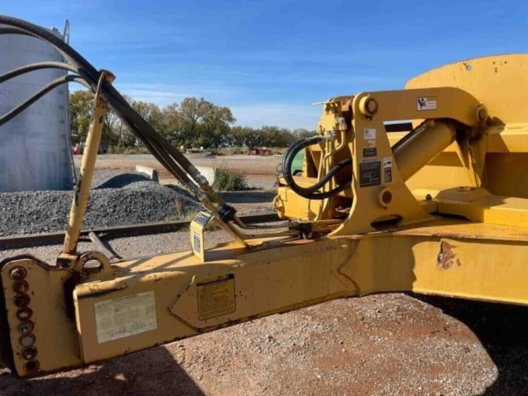 2004-&-2005-john-deere-1812-scraper-package-of-two-image-10