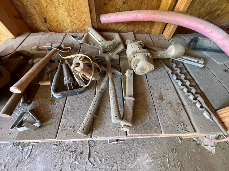 #3672-•-tools-and-large-wooden-table-image-21