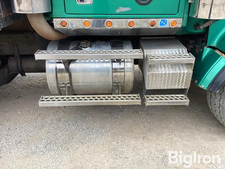 western-star-4900fa-image-16