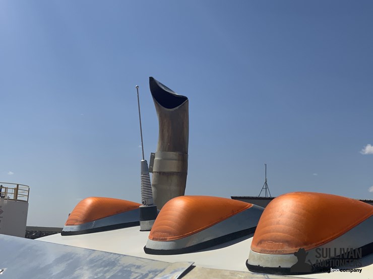 2017-peterbilt-348-image-17