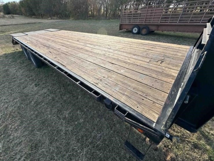 2016-maxey-26’-gooseneck-flatbed-trailer-image-3