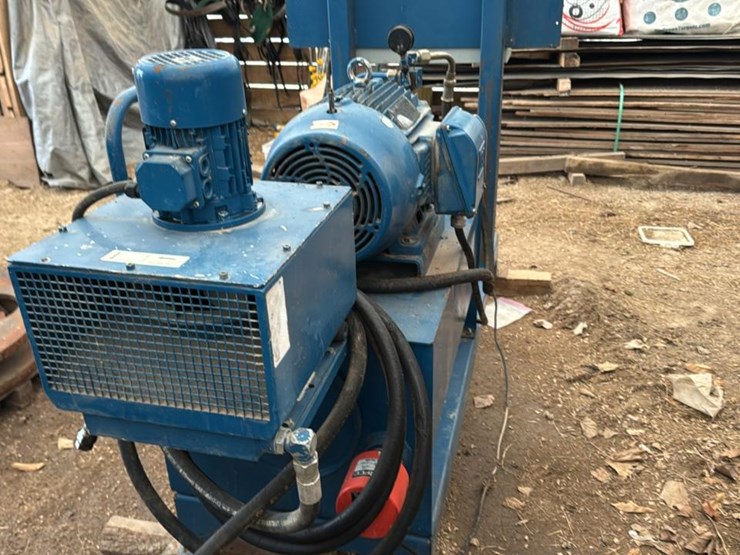 #166-•-2012-baker-dominator-stationary-bandmill-image-49