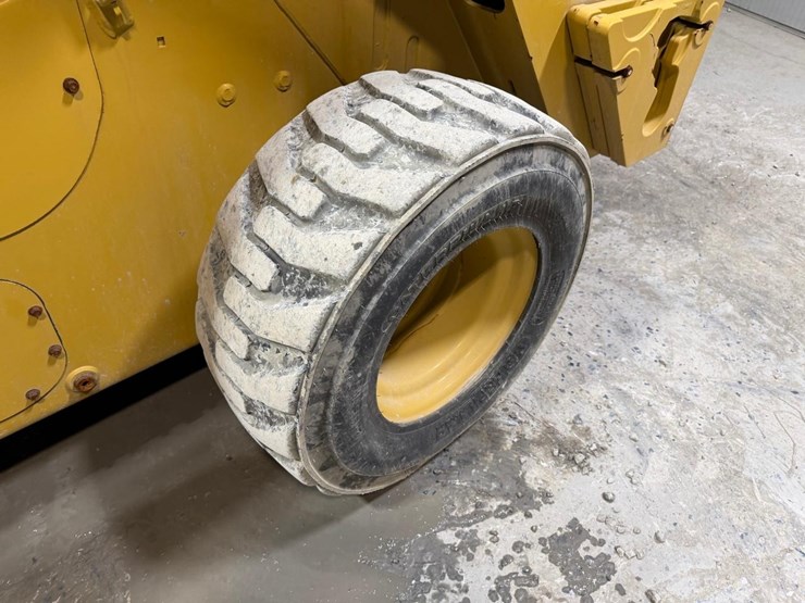 2020-caterpillar-272d3-image-13