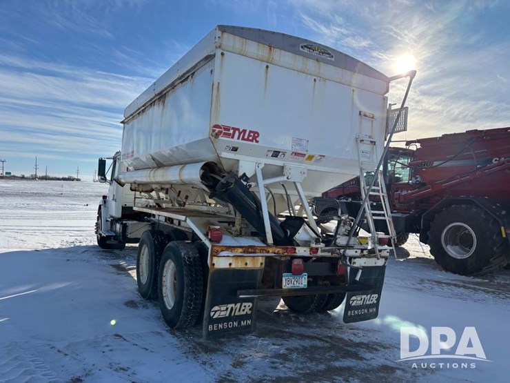 1998-freightliner-fl80-image-8