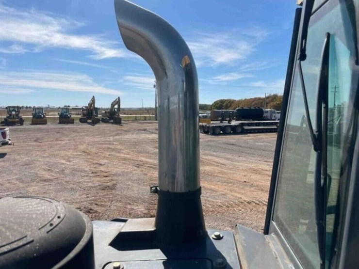 2019-deere-750k-lgp-image-27