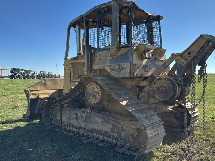 caterpillar-d4h-image-3