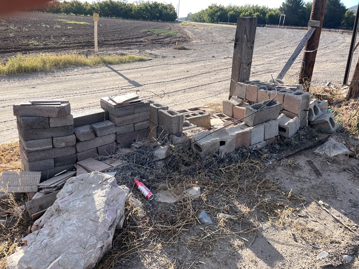 #3733-•-cinder-blocks-and-pavers-image-2