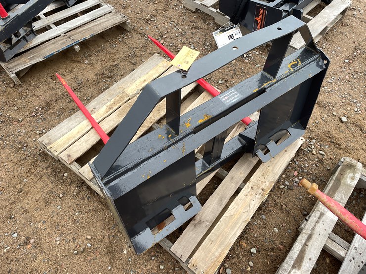 #2067-•-unused-2025-landhonor-skid-steer-bale-spear-attachment-image-2