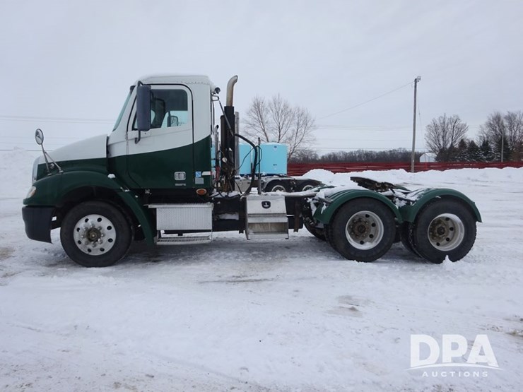 2007-freightliner-columbia-112-image-35