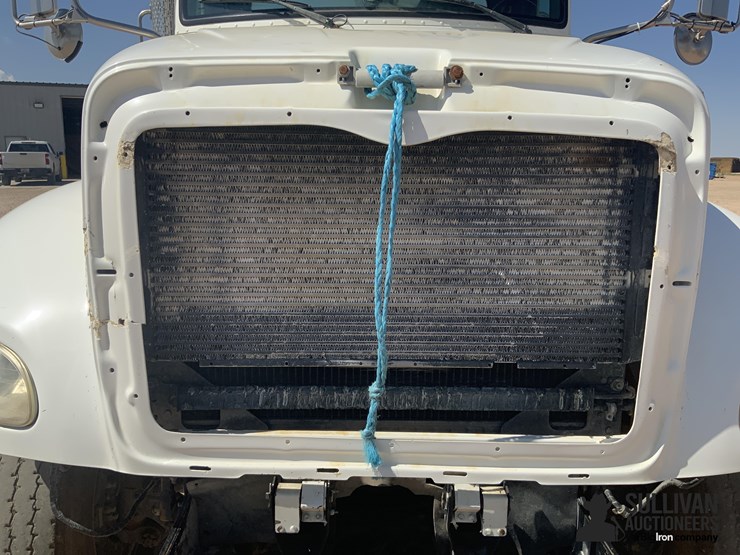 2017-peterbilt-348-image-19