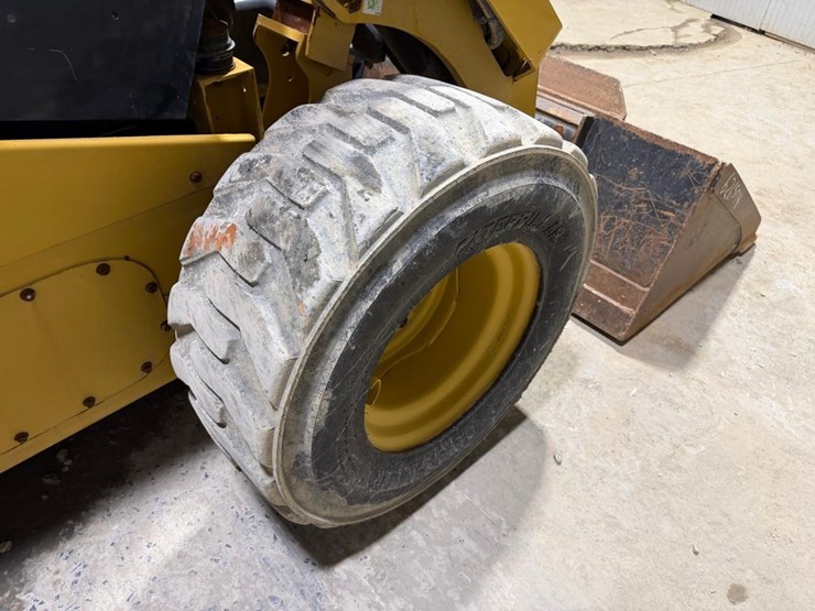 2020-caterpillar-272d3-image-16