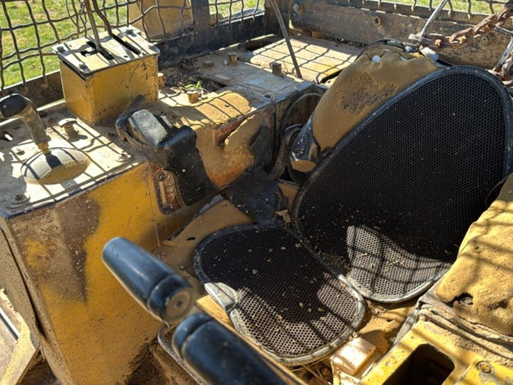 caterpillar-d4h-image-38