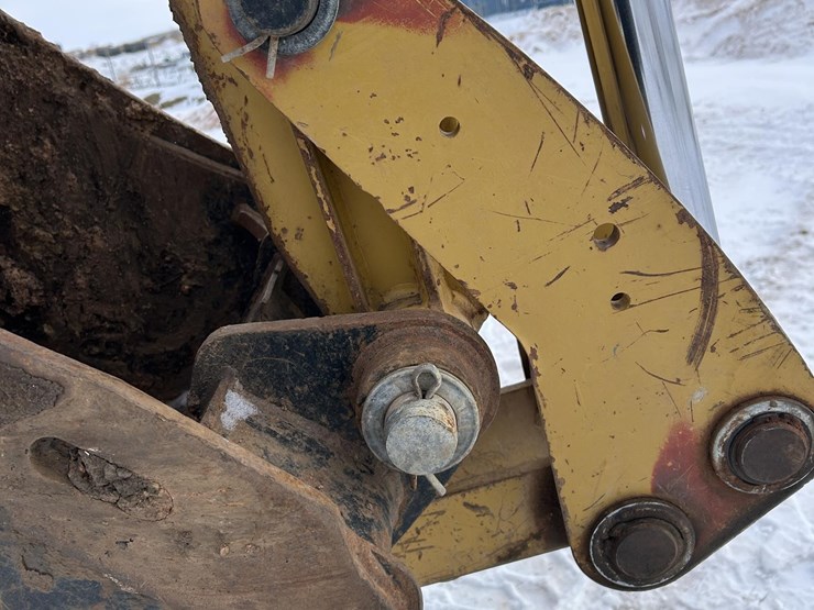 caterpillar-420d-image-36