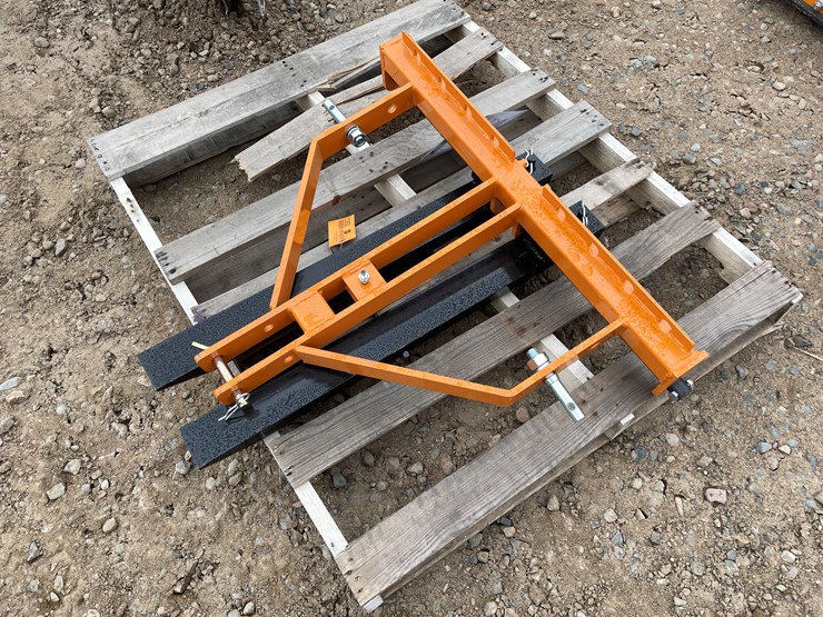 #2082-•-unused-2025-wolverine-foldable-pallet-forks-image-1