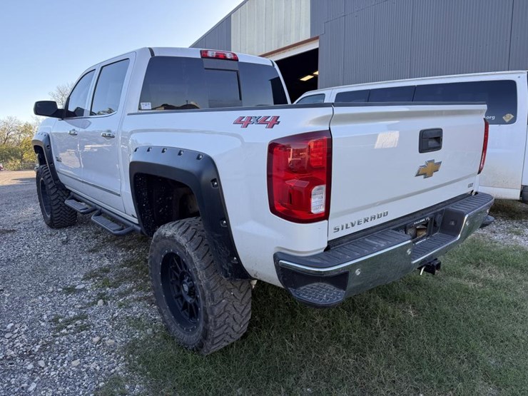2018-chevrolet-1500-image-1