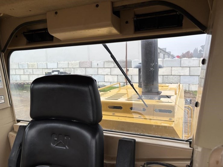 2005-caterpillar-143h-image-55