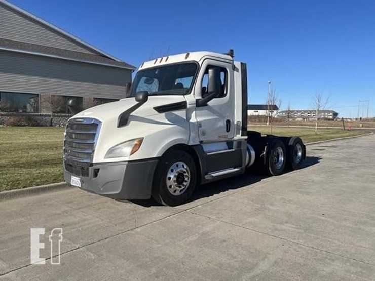 2019-freightliner-cascadia-126-image-1