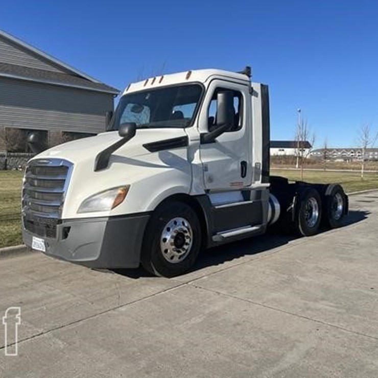 2019 FREIGHTLINER CASCADIA 126