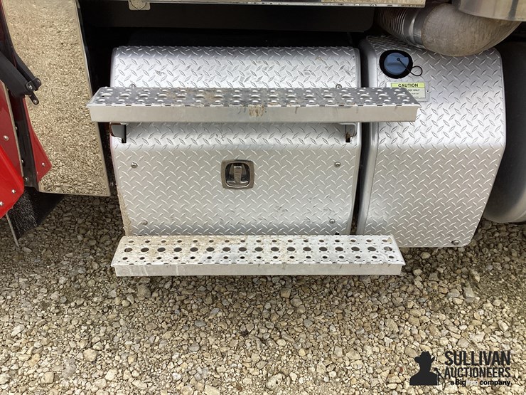 2020-freightliner-122sd-image-17