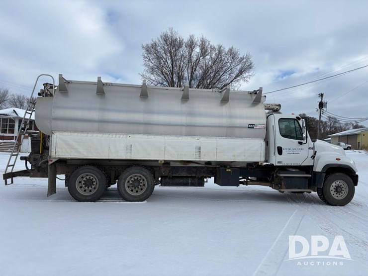 freightliner-114sd-image-17