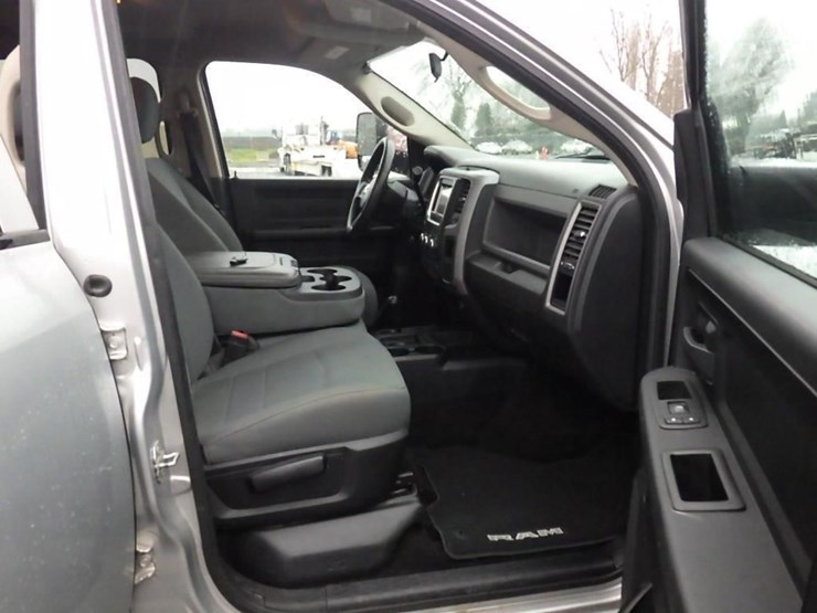 2014-dodge-3500-image-30