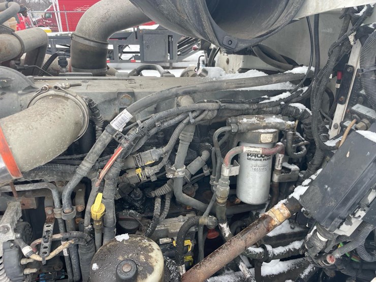 2012-peterbilt-384-image-28