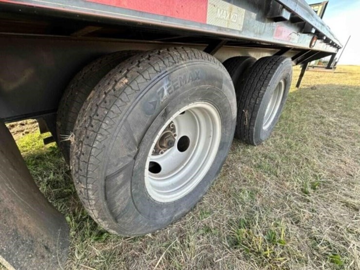 2016-maxey-26’-gooseneck-flatbed-trailer-image-18