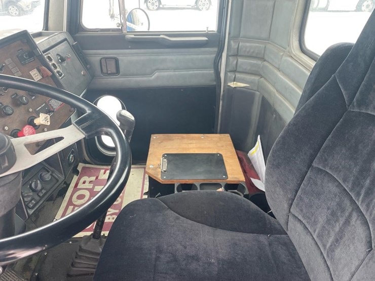 1996-peterbilt-378-image-31