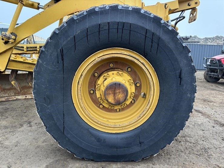 2005-caterpillar-143h-image-29