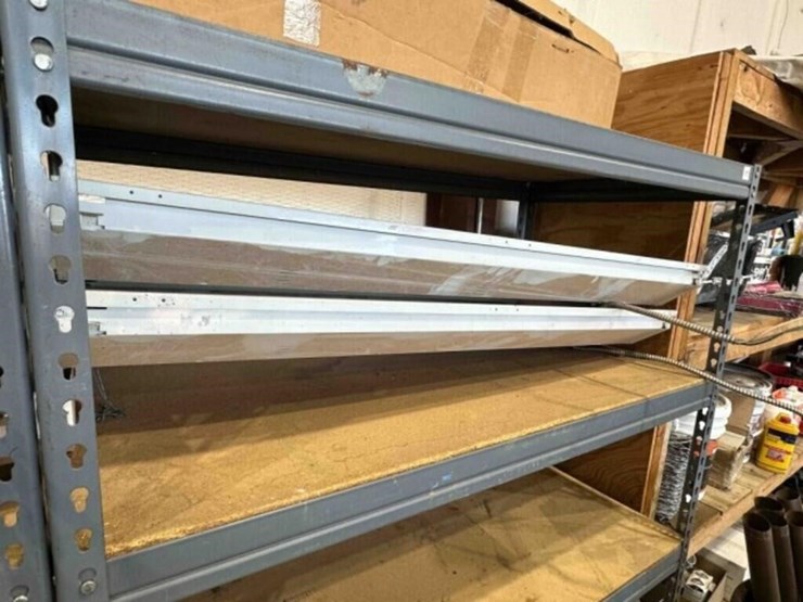 7--48”x20”-fluorescent-light-fixtures-image-3