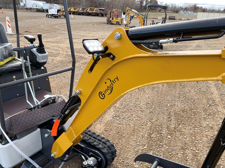 #9205-•-2025-unused-cfg-mini-excavator-image-9