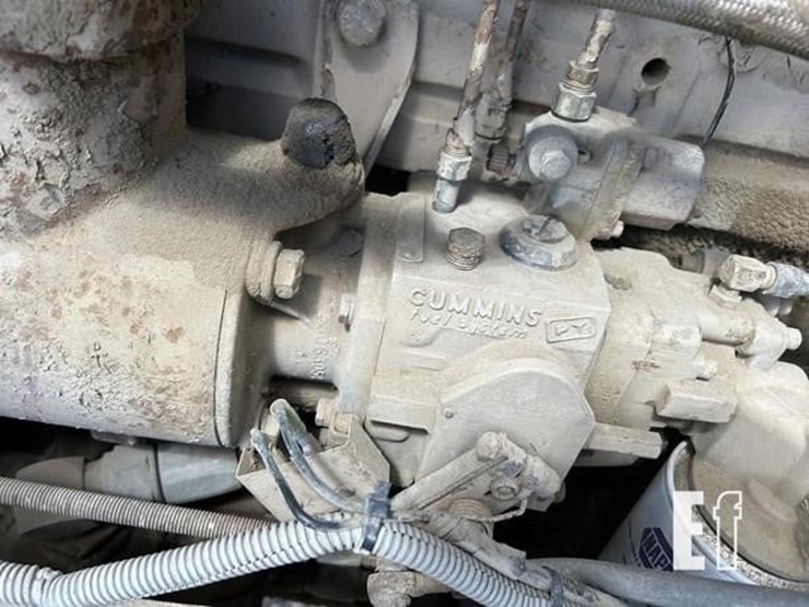 1985-freightliner-fld120-image-41