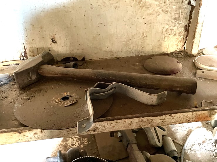 #3722-•-tools-hardware-and-shelf-image-18