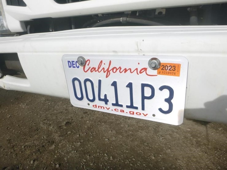 2016-isuzu-nrr-image-26