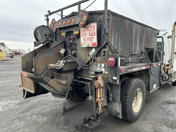 2009-freightliner-m2-s/a-asphalt-patch-truck-image-32