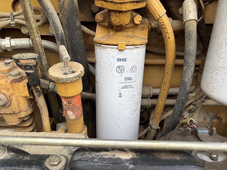 2005-caterpillar-143h-image-62