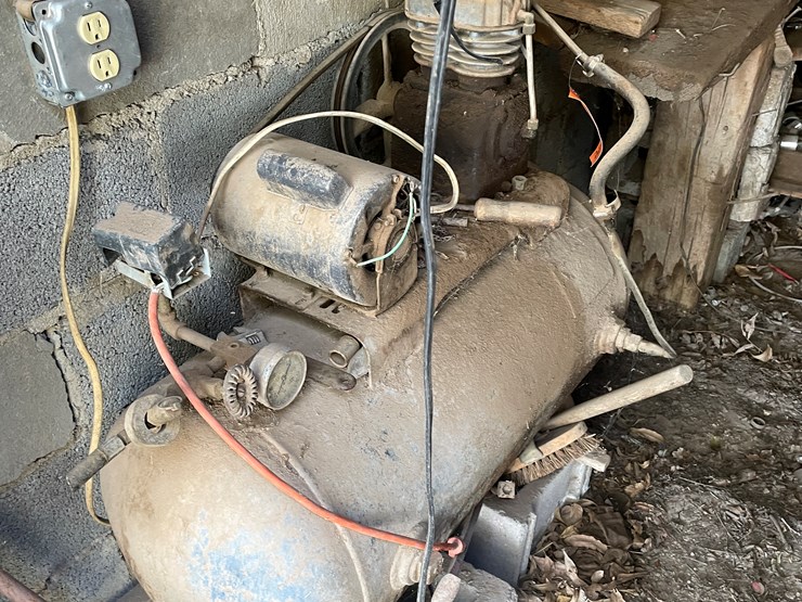 #3720-•-air-compressor-image-2