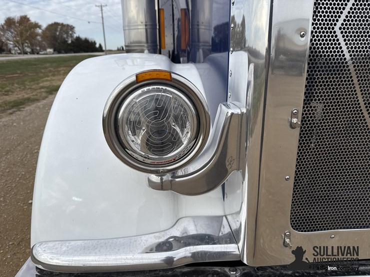 peterbilt-389-image-20