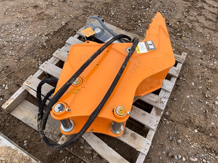 #2076-•-unused-2025-wolverine-hydraulic-clamp-attachment-image-2
