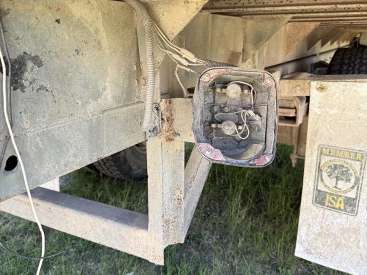 freightliner-fl70-image-12