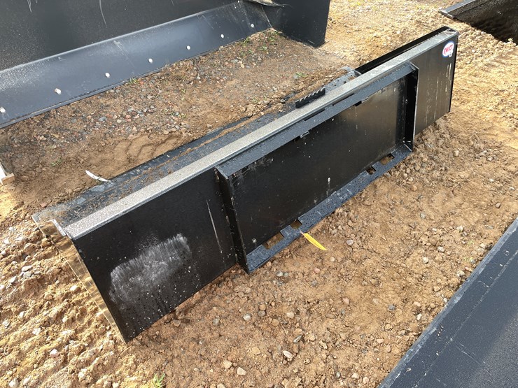 #2005-•-bucket-attachment-image-3