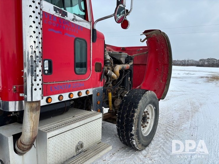 peterbilt-365-image-55