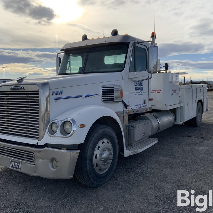 FREIGHTLINER CORONADO 132