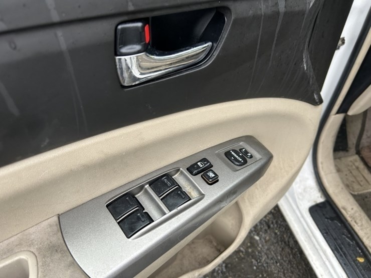 2004-toyota-prius-hybrid-sedan-image-31